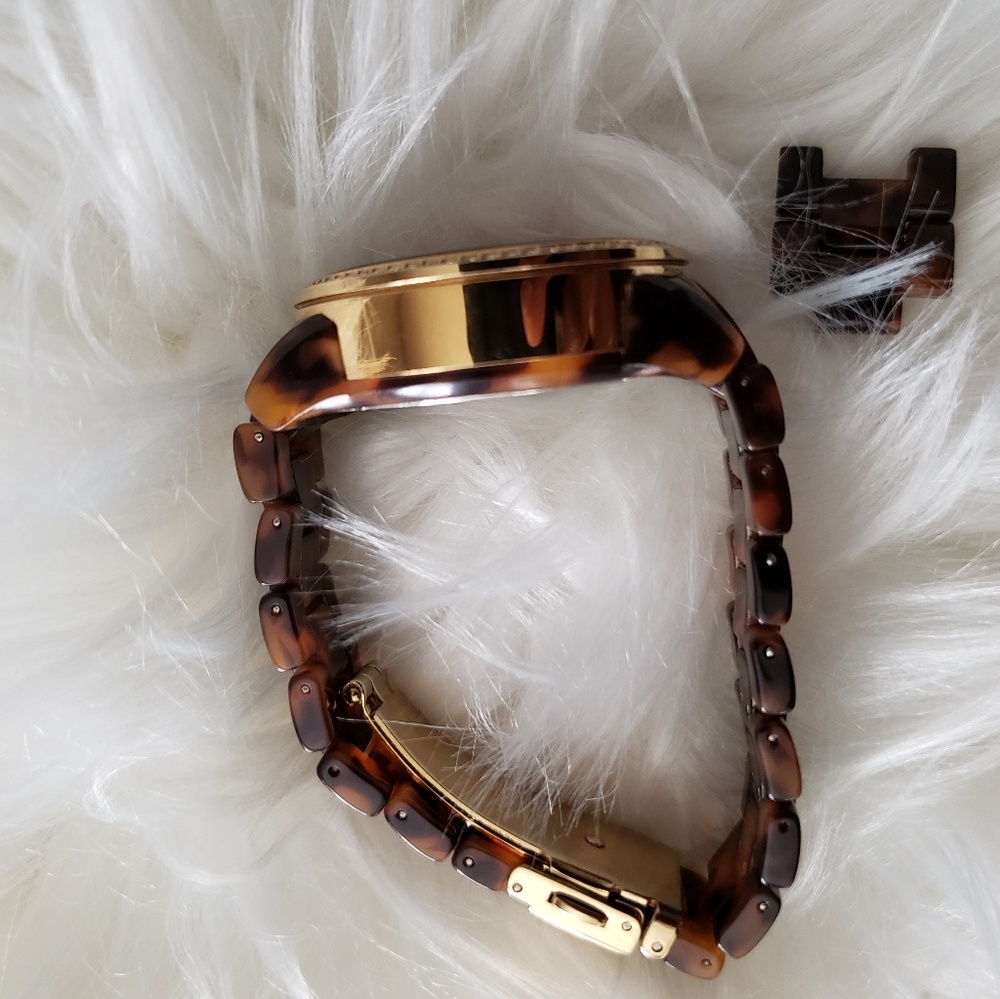 Michael Kors tortoise bracelet watch - Picture 3 of 8